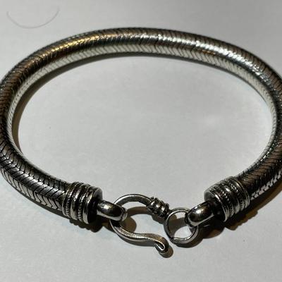 Vintage .925 Sterling Silver 8" Solid Snake Style Bracelet in Very Good Preowned Condition. (62.6 Grams TW).