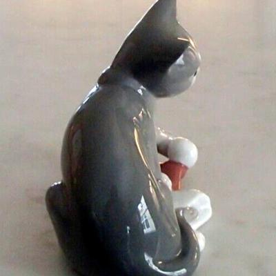 NAO Retired by Lladro 7428 "Kitty's Christmas" Cat Claying w Santa's Hat -NIB/Santa Hat Tin.