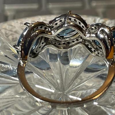 New Never Worn Sterling Silver 3-Stone Blue Topaz Ring Size-7 in New in Box Condition.