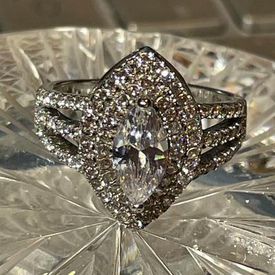 Vintage Never Worn Stauer Sterling Silver Fashion CZ Ring Size-7 in Very Good Condition.