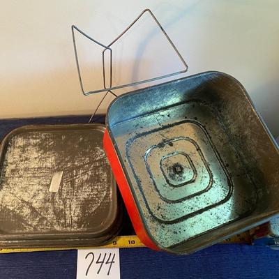 Vintage Cake Carrier