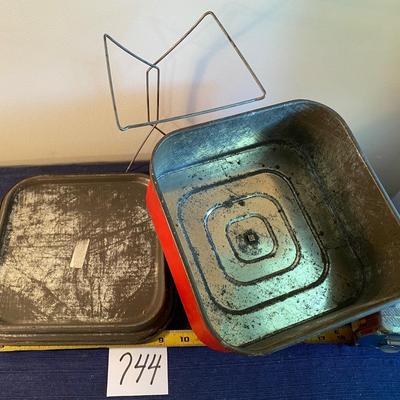 Vintage Cake Carrier