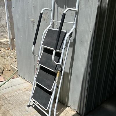 249 STEP LADDER WITH RAILINGS 4 STEPS FOLDING