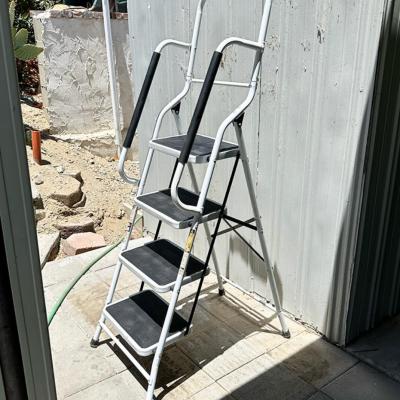 249 STEP LADDER WITH RAILINGS 4 STEPS FOLDING