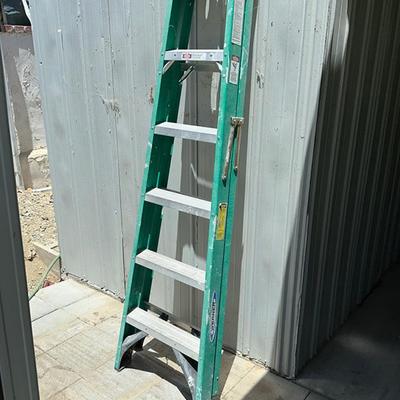 250 FOLDING GREEN FIBERGLASS 6" STEP LADDER BY WERNER