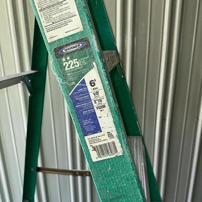 250 FOLDING GREEN FIBERGLASS 6" STEP LADDER BY WERNER