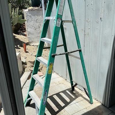 250 FOLDING GREEN FIBERGLASS 6" STEP LADDER BY WERNER