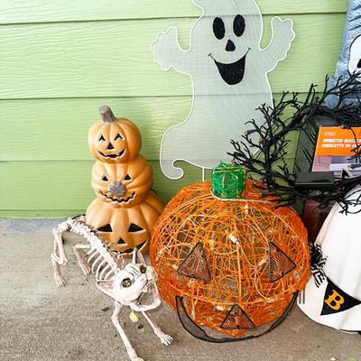251 LOT ASSORTED HALLOWEEN DECORATOINS GHOST TOMBSTONE PUMPKINS