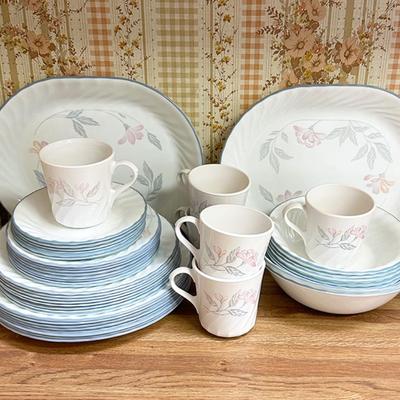 253 SET CORRELL DINNERWARE FLOWERS 46 PCS