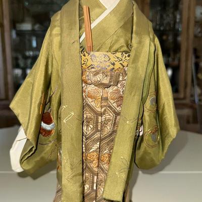 262 JAPANESE DOLL MAN TRADITIONAL CLOTHING WITH FAN 17" TALL