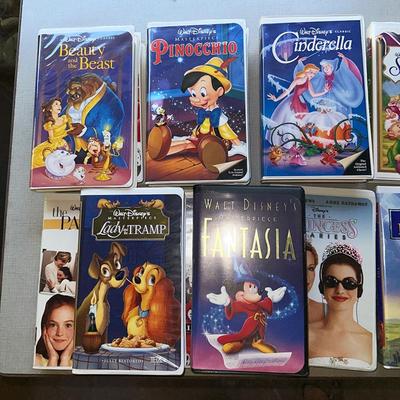 264 LOT 15 WALT DISNEY VHS VIDEOS ALADDIN BEAUTY BEAST 101
