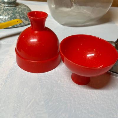 Assorted kitchen items