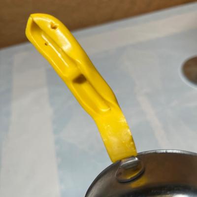 Assorted kitchen items