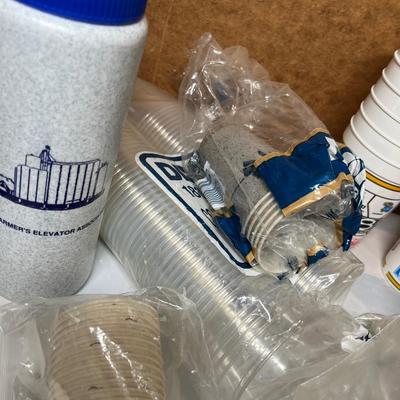 Lot of plastic ware