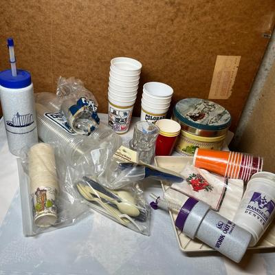 Lot of plastic ware