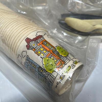Lot of plastic ware