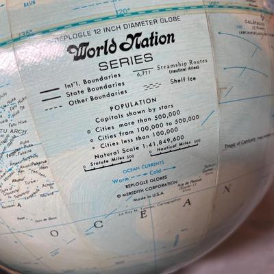 Globe & puzzle