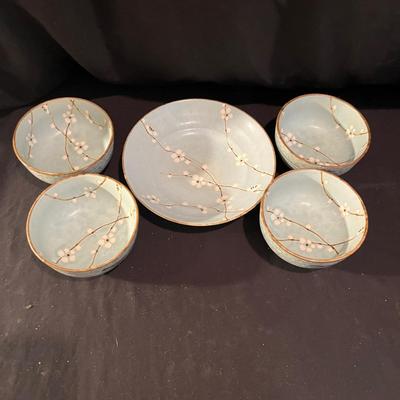 Two Sets of Ceramic Bowls (K-MG)