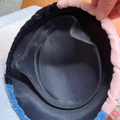 Lot of 3 women's hats