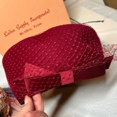 Lot of 3 women's hats