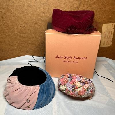 Lot of 3 women's hats