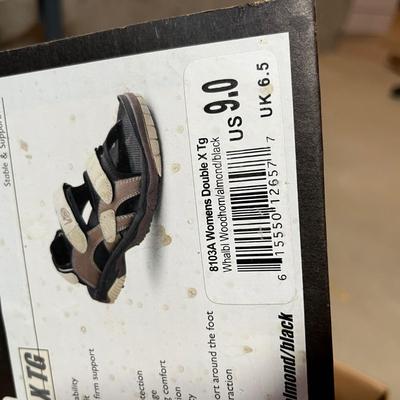 New in box Golf Sandles