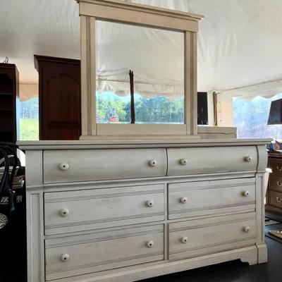 Lot# 018 Painter Shed by Broyhill, Six Drawer Dresser with Beveled Mirror