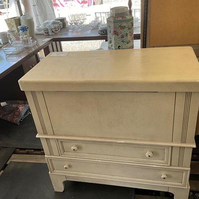 Lot# 020 Painters Shed by Broyhill, Chest on Drawers (very unique)