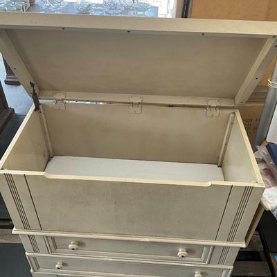Lot# 020 Painters Shed by Broyhill, Chest on Drawers (very unique)