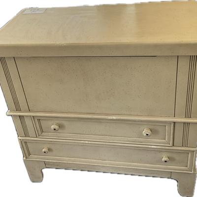 Lot# 020 Painters Shed by Broyhill, Chest on Drawers (very unique)