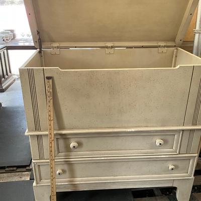 Lot# 020 Painters Shed by Broyhill, Chest on Drawers (very unique)