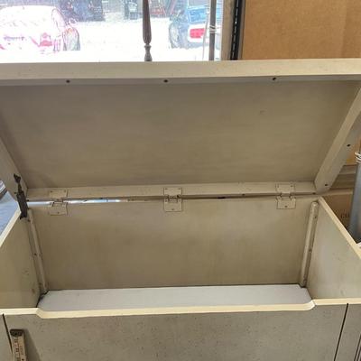 Lot# 020 Painters Shed by Broyhill, Chest on Drawers (very unique)