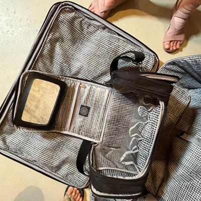 Rolling suit case