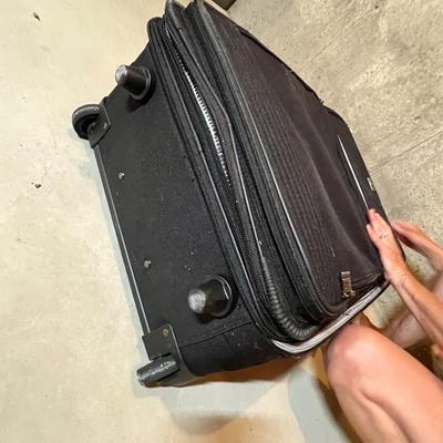 Rolling suit case