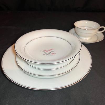 Noritake ‘Crest’ 5421 Fine China 11 Plus PPS (K-RG)
