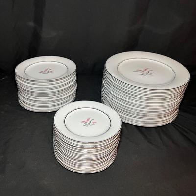 Noritake ‘Crest’ 5421 Fine China 11 Plus PPS (K-RG)