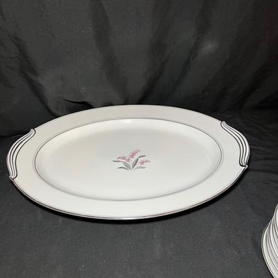 Noritake ‘Crest’ 5421 Fine China 11 Plus PPS (K-RG)