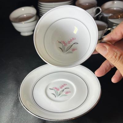 Noritake ‘Crest’ 5421 Fine China 11 Plus PPS (K-RG)