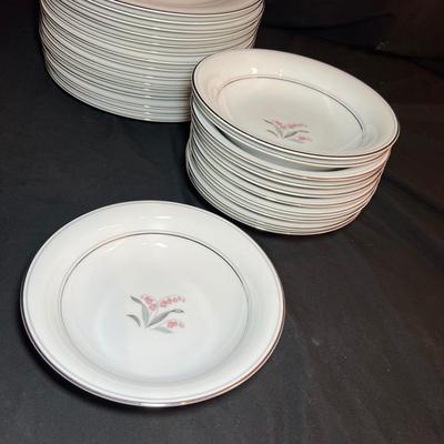 Noritake ‘Crest’ 5421 Fine China 11 Plus PPS (K-RG)