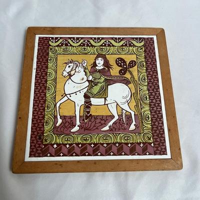 Carved Wooden Figurines & More (LR-MG)