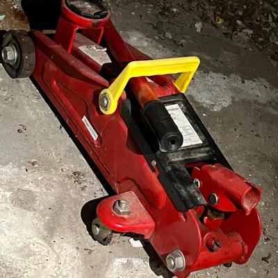 Steel Hydraulic Floor Jack (basement)