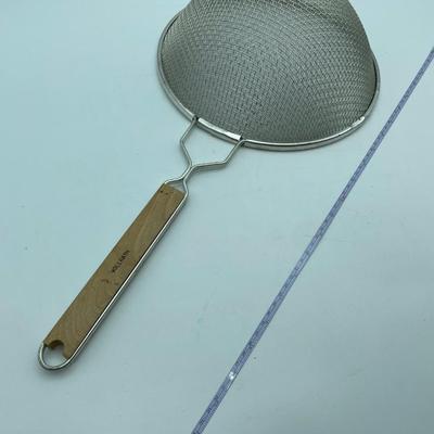 Vollrath wire strainer