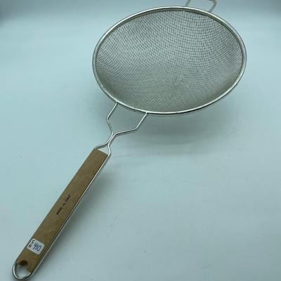 Vollrath wire strainer
