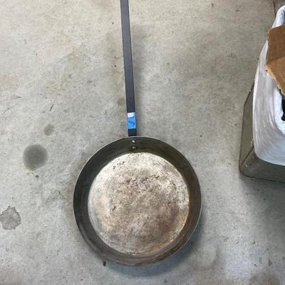Long handled skillet