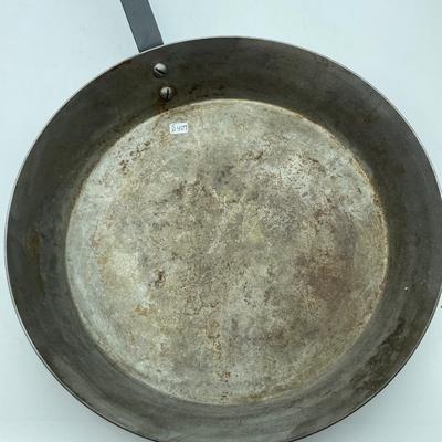 Long handled skillet