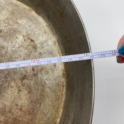 Long handled skillet