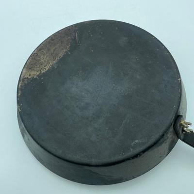 Long handled skillet