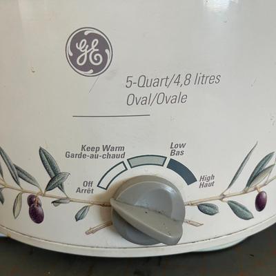 GE 5 Quart/4.8 Litres Oval Crock Pot & Insulated Carrier