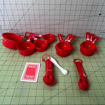 Betty Crocker Red Measuring Cups Set