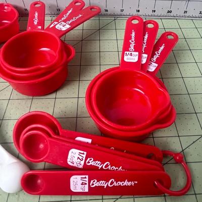 Betty Crocker Red Measuring Cups Set